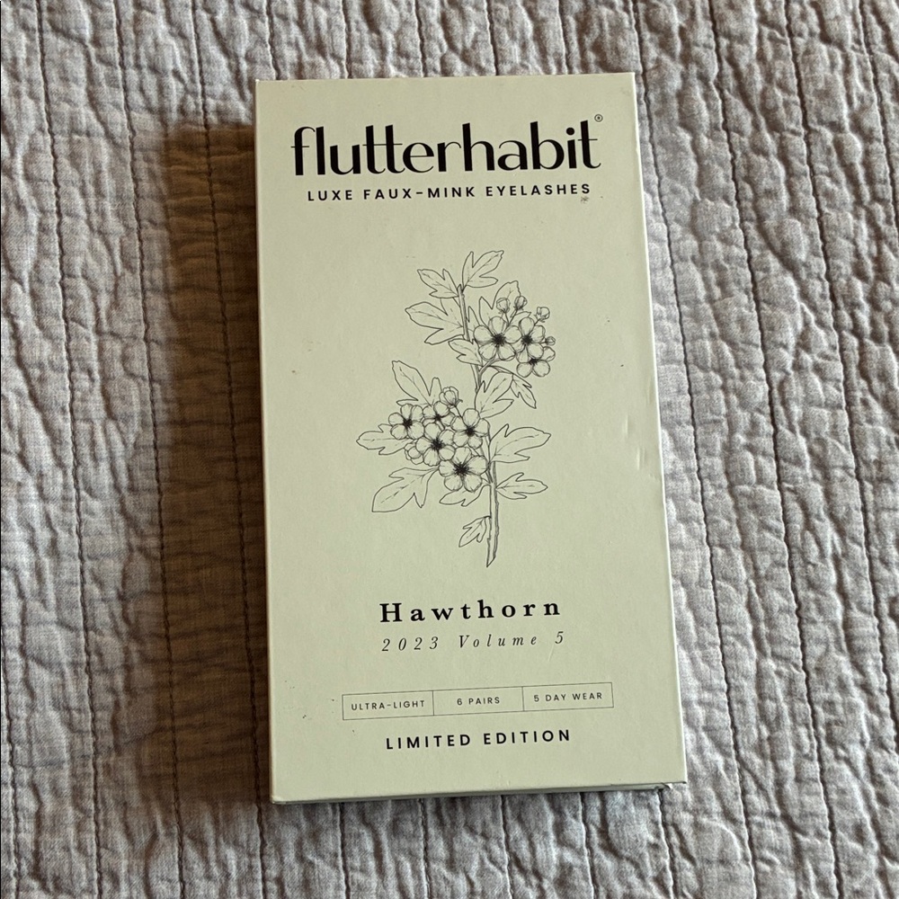 flutterhabit Hawthorn Luxe Faux-Mink Eyelashes - Cream Packaging